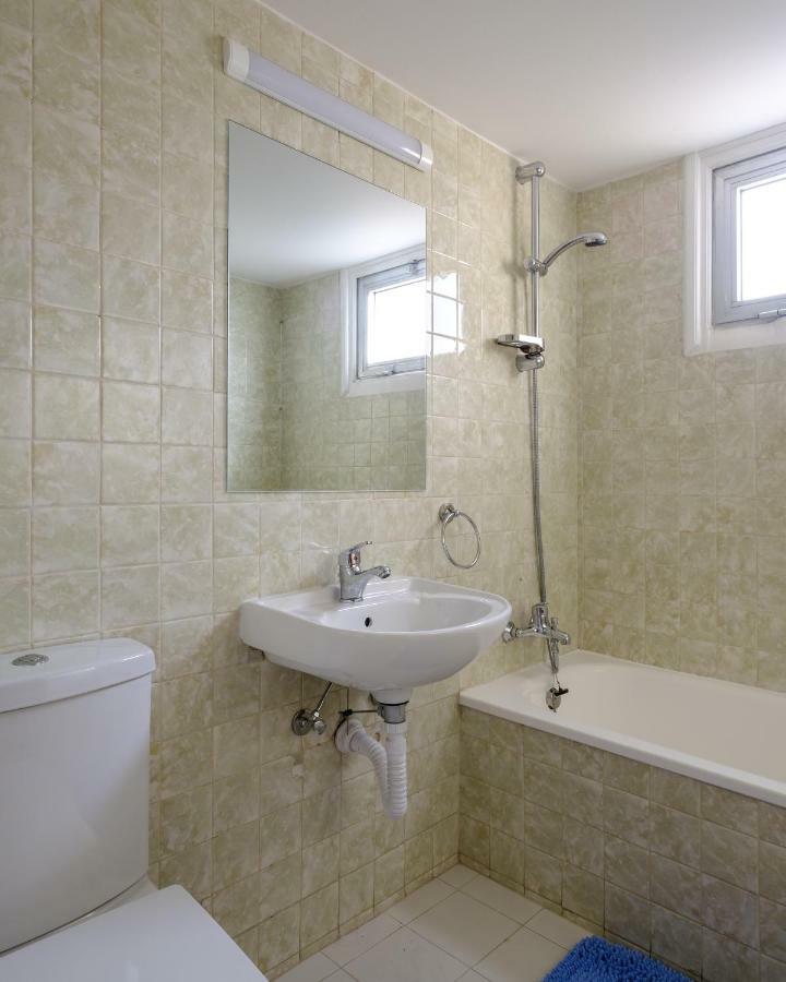 Spacious 2BDR @ Mackenzie Larnaca Esterno foto